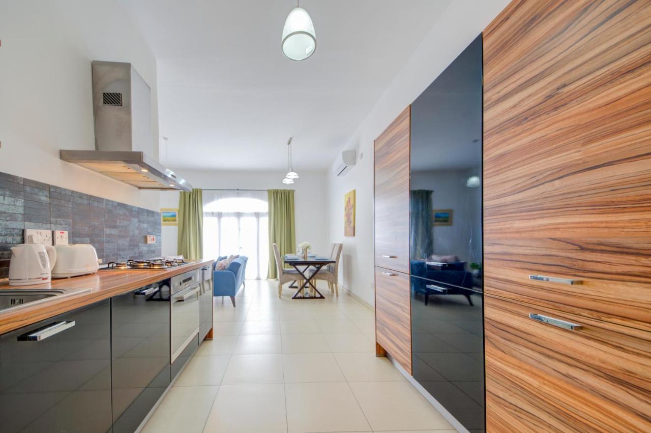 St Julians 2 Bedroom Apartment With Commanding Seaviews By Shortletsmalta St. Julian's Exteriör bild